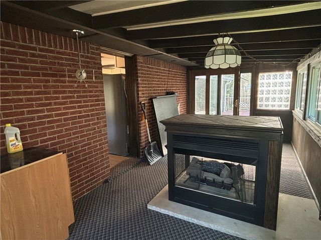 96 Moger Dr, South Strabane, PA 15301