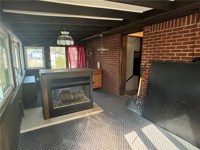 96 Moger Dr, South Strabane, PA 15301