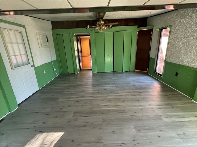 96 Moger Dr, South Strabane, PA 15301