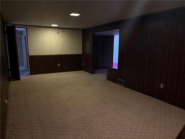 96 Moger Dr, South Strabane, PA 15301