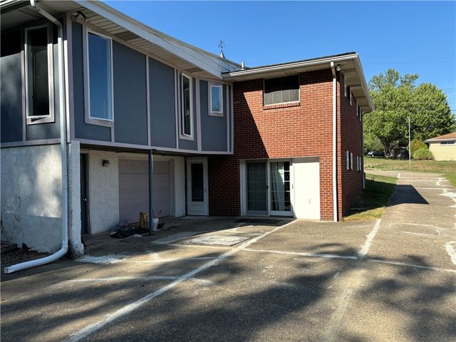 96 Moger Dr, South Strabane, PA 15301