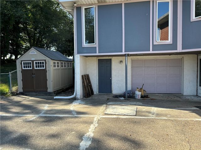 96 Moger Dr, South Strabane, PA 15301