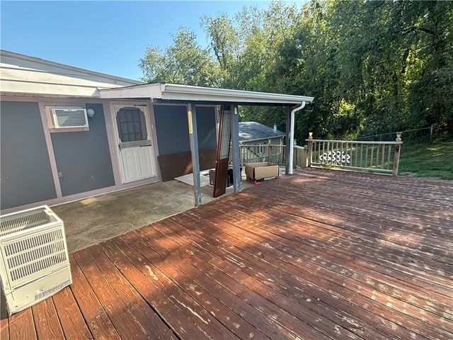 96 Moger Dr, South Strabane, PA 15301