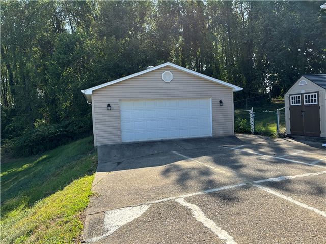 96 Moger Dr, South Strabane, PA 15301