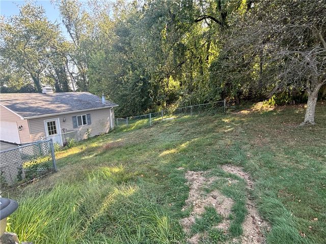 96 Moger Dr, South Strabane, PA 15301