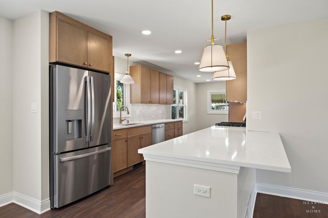 49 King Lane, Des Plaines, IL 60016