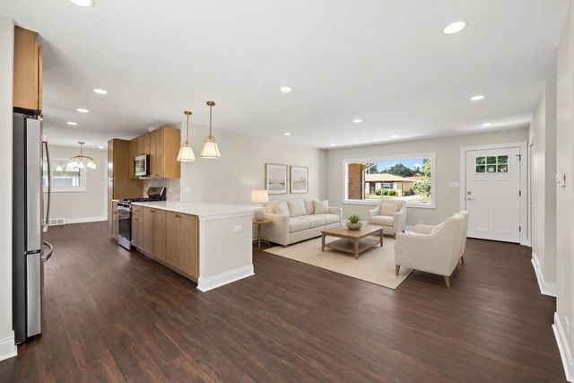49 King Lane, Des Plaines, IL 60016