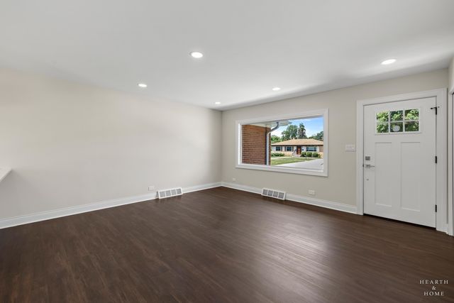 49 King Lane, Des Plaines, IL 60016
