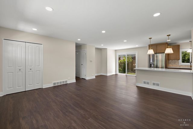 49 King Lane, Des Plaines, IL 60016