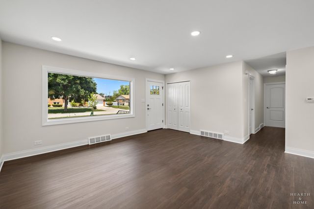 49 King Lane, Des Plaines, IL 60016