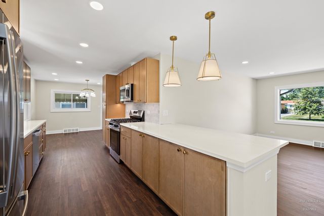 49 King Lane, Des Plaines, IL 60016