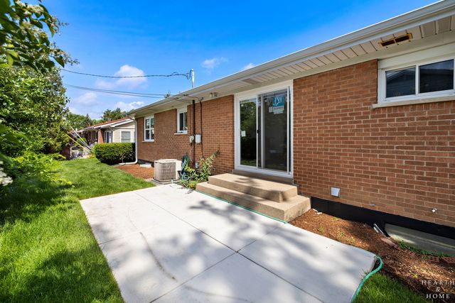 49 King Lane, Des Plaines, IL 60016