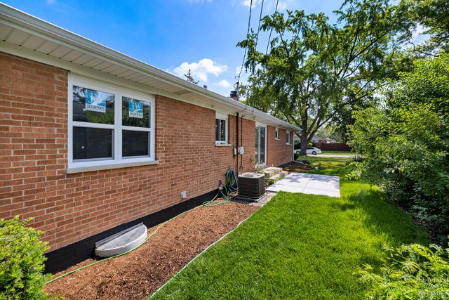 49 King Lane, Des Plaines, IL 60016