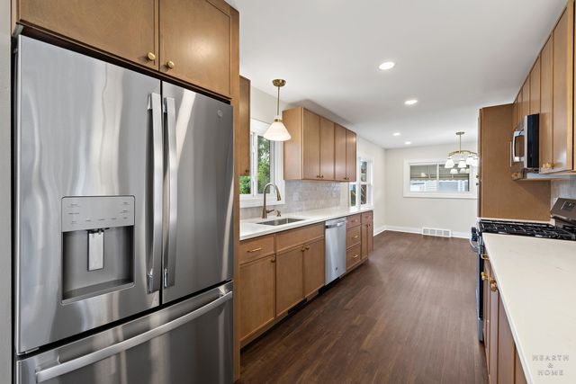 49 King Lane, Des Plaines, IL 60016