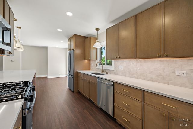 49 King Lane, Des Plaines, IL 60016