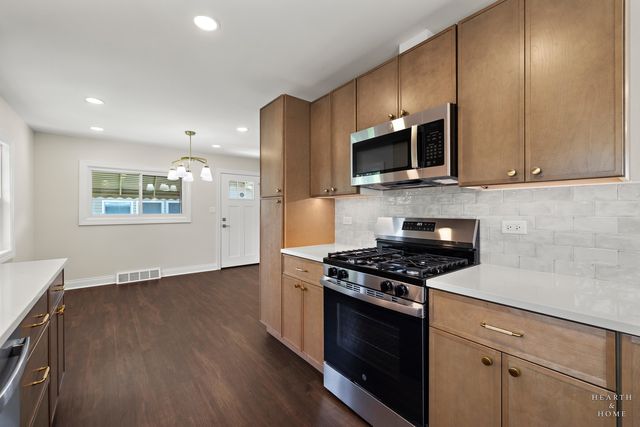 49 King Lane, Des Plaines, IL 60016