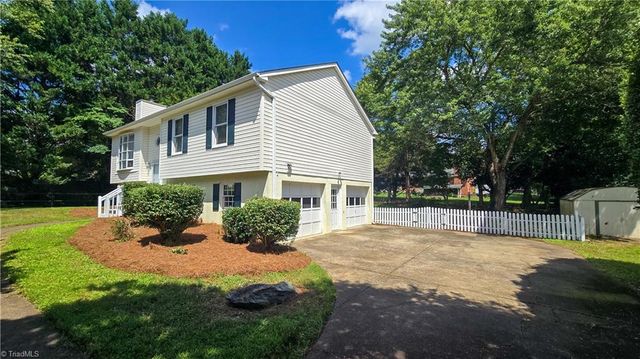 3581 Robinwest Drive, Pfafftown, NC 27040