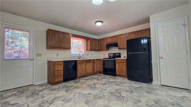 3581 Robinwest Drive, Pfafftown, NC 27040