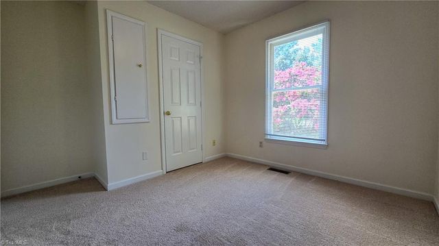 3581 Robinwest Drive, Pfafftown, NC 27040