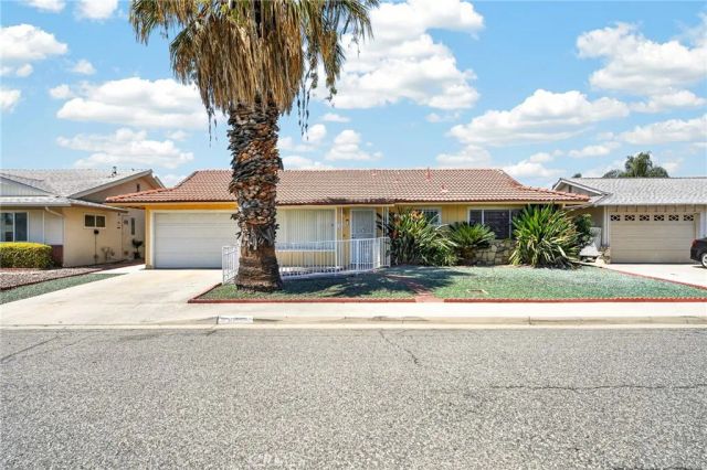 1620 Sandlewood Drive, Hemet, CA 92543