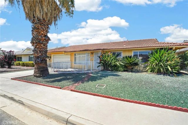1620 Sandlewood Drive, Hemet, CA 92543