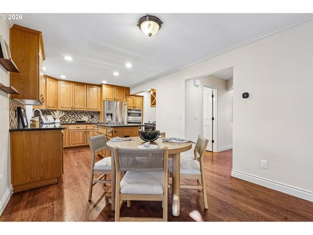 2385 Nw LYDIA Pl, Beaverton, OR 97006