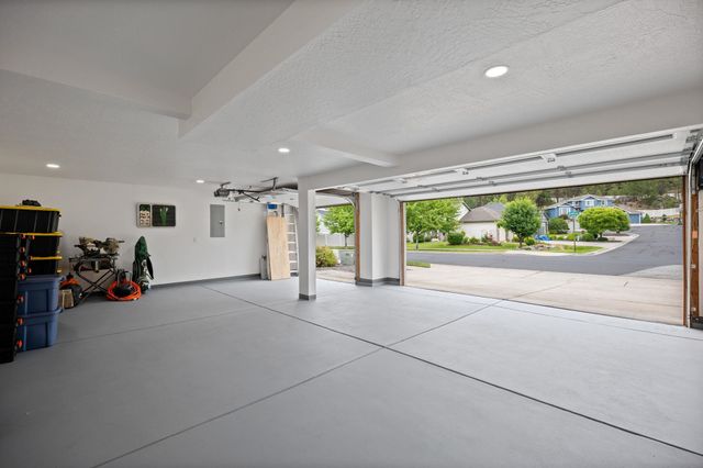 13407 N Addison St, Spokane, WA 99208