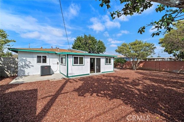 1410 W Camden Place, Santa Ana, CA 92704