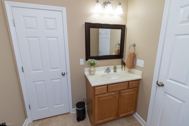 1430 Crestlawn Trail, Pfafftown, NC 27040