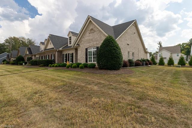1430 Crestlawn Trail, Pfafftown, NC 27040