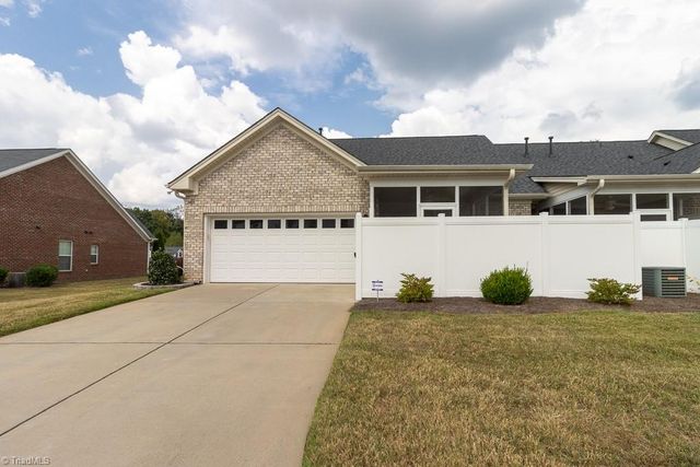 1430 Crestlawn Trail, Pfafftown, NC 27040