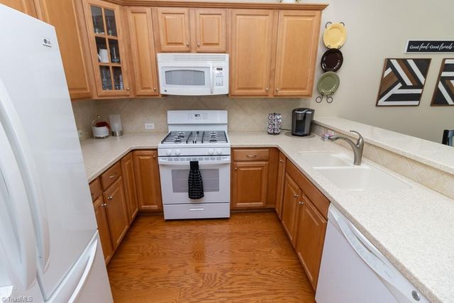1430 Crestlawn Trail, Pfafftown, NC 27040