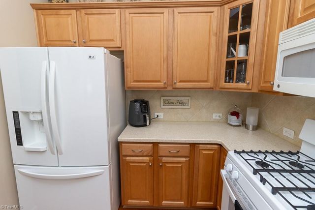 1430 Crestlawn Trail, Pfafftown, NC 27040
