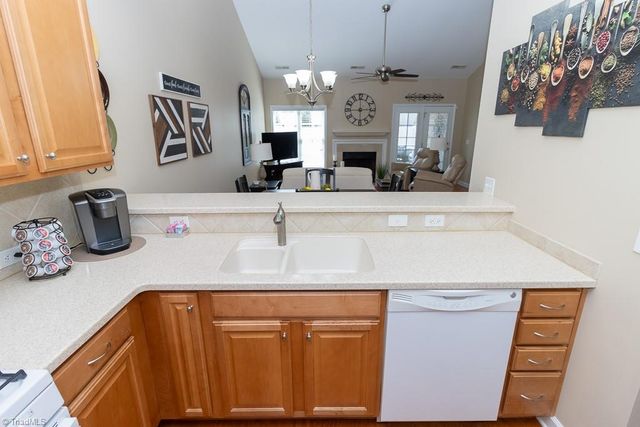 1430 Crestlawn Trail, Pfafftown, NC 27040