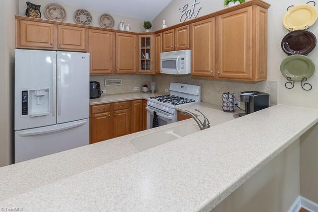 1430 Crestlawn Trail, Pfafftown, NC 27040