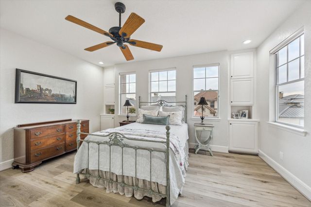 529 Southport Lane, Kemah, TX 77565