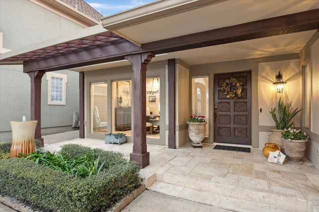 529 Southport Lane, Kemah, TX 77565