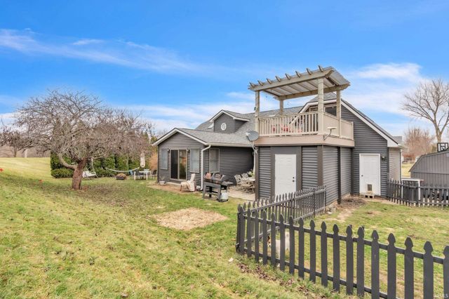 1406 Fairview Run, Kendallville, IN 46755