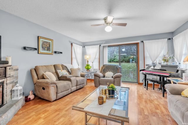 1406 Fairview Run, Kendallville, IN 46755