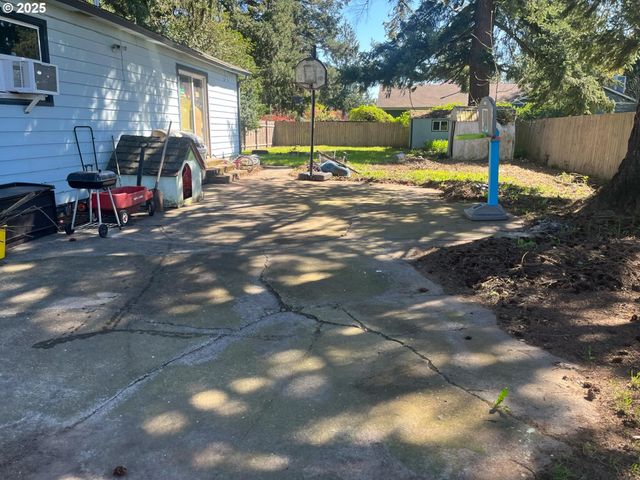 933 Se 174TH Ave, Portland, OR 97233