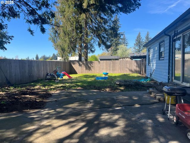 933 Se 174TH Ave, Portland, OR 97233