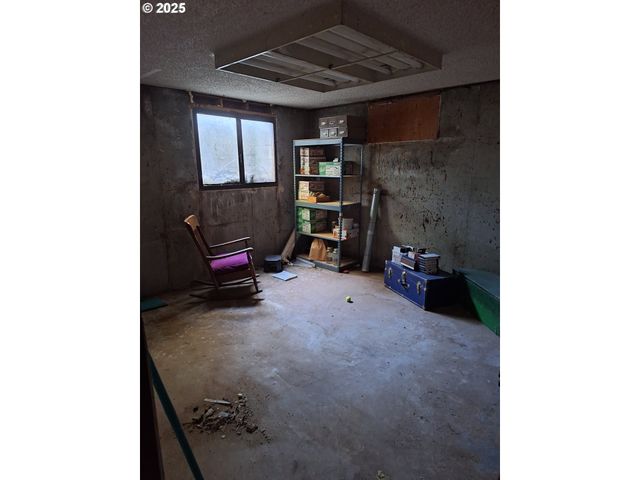 933 Se 174TH Ave, Portland, OR 97233