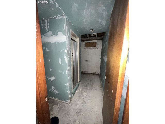 933 Se 174TH Ave, Portland, OR 97233