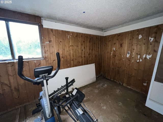 933 Se 174TH Ave, Portland, OR 97233