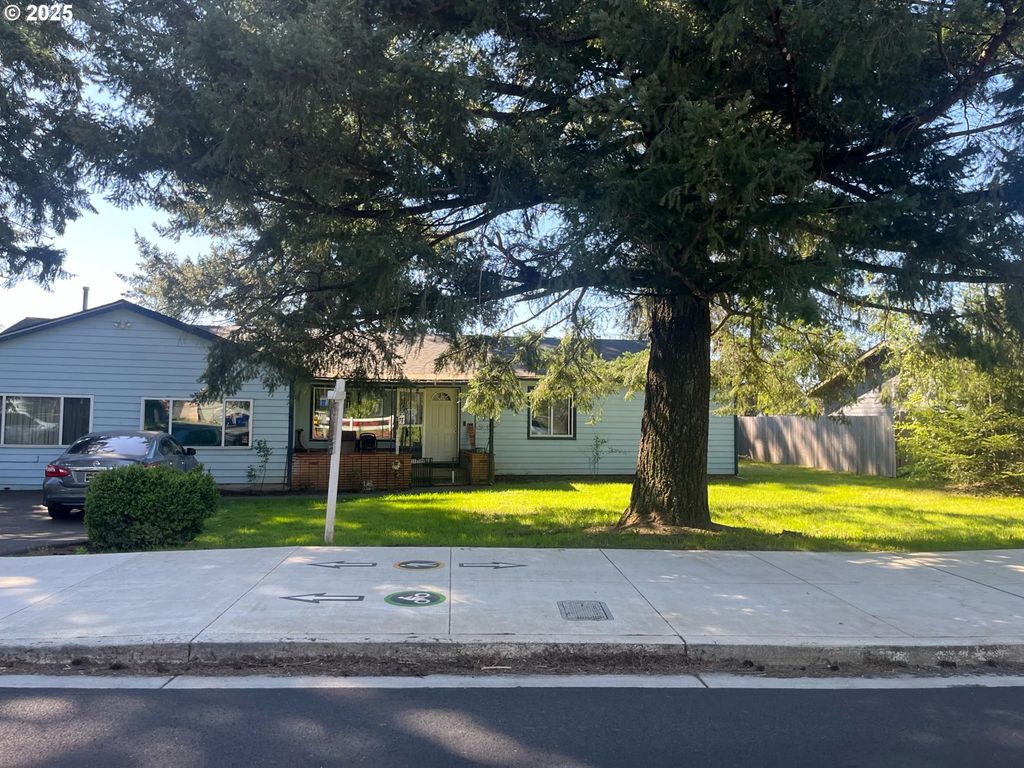 933 Se 174TH Ave, Portland, OR 97233