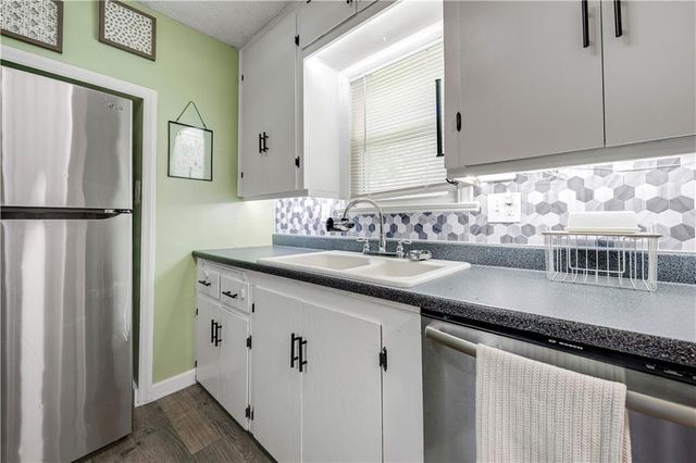 5712 W 55th Street, Mission, KS 66202