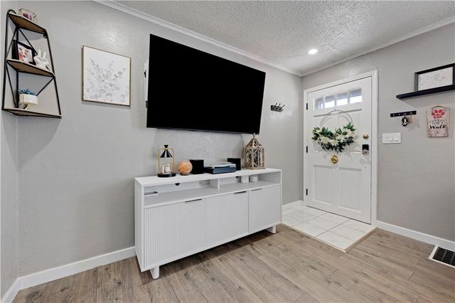 5712 W 55th Street, Mission, KS 66202