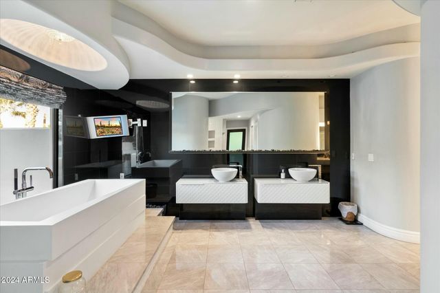 8312 N 50TH Street, Paradise Valley, AZ 85253