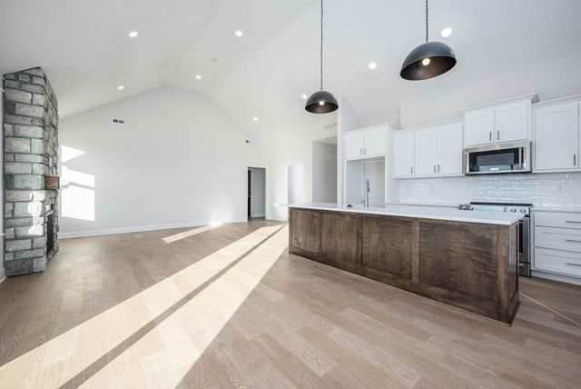 1528 N 157th Lane, Basehor, KS 66007