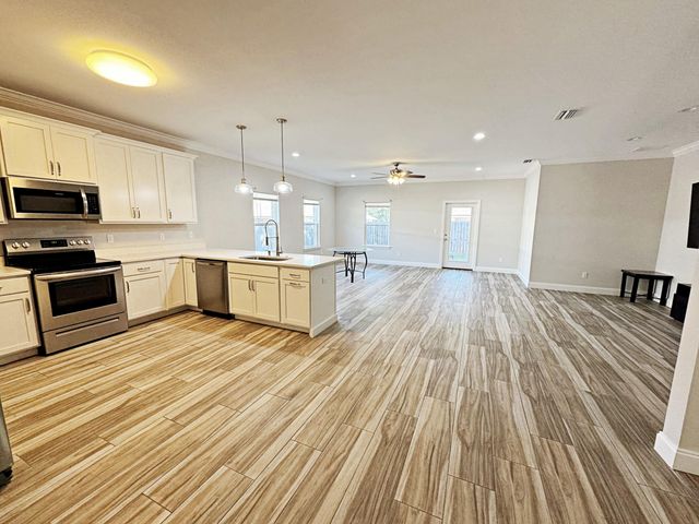 420 Little John Road, Mary Esther, FL 32569